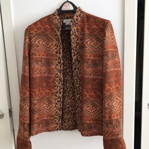 Beautiful brocade jacket with interior lining of contrasting leopard print.